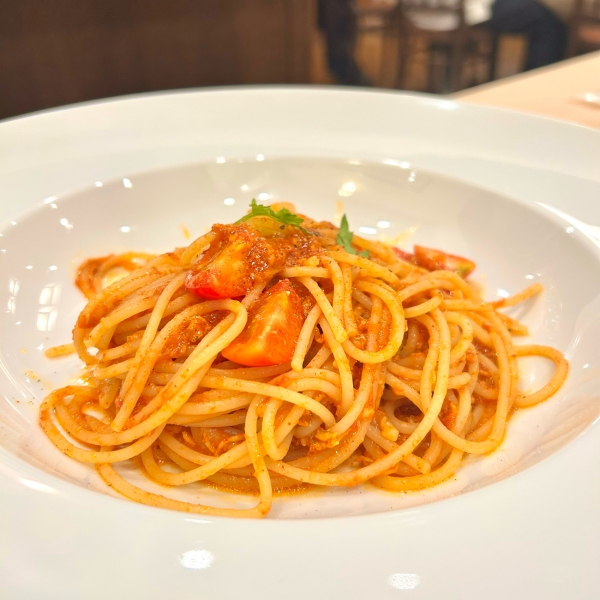 ローザマリーナはシラスとイタリア唐辛子、塩を漬け込んだイタリア南部の調味料です